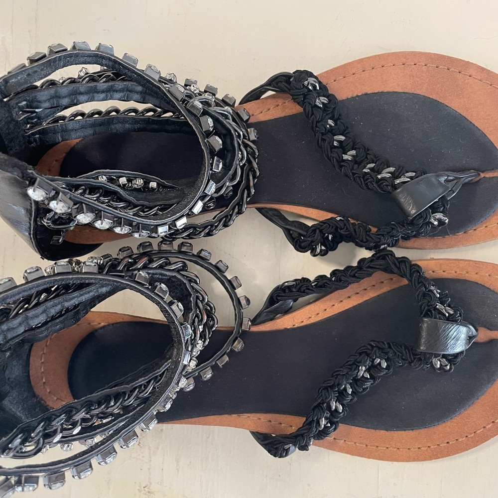 Z𝑖𝑔𝑖 Soho Nalla ~  ~Size 8.5 ~ Black Rhinestone & chain Gladiator sandals